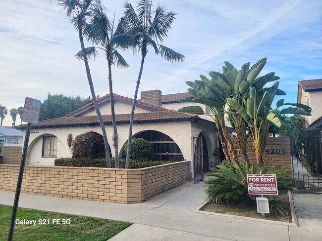 Primary Photo - 4201 Green Ave