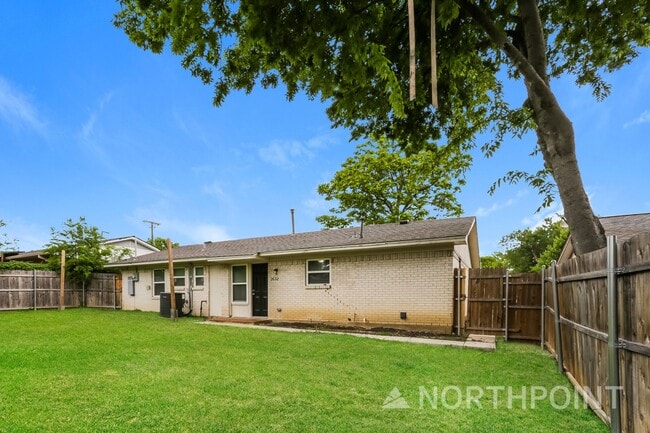 Building Photo - Newly Renovated Single Family Home | 3 BR/1.5BA | 1-Car Covered Parking| Backyard