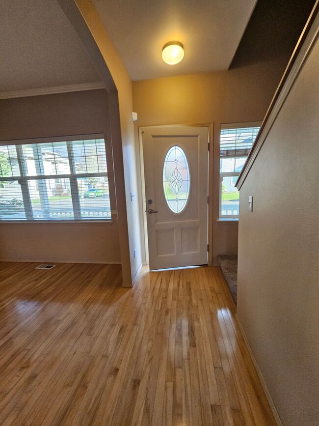 Building Photo - Beautiful 3 bed, 2.5 bath home in Fife