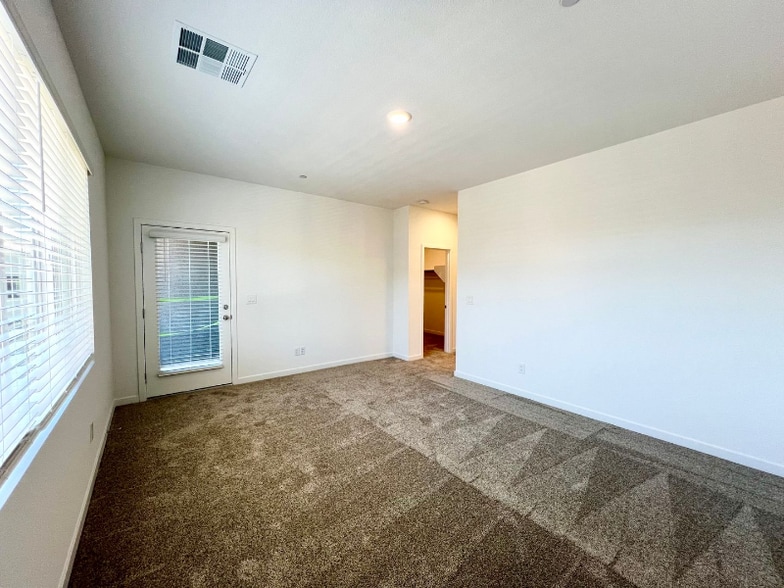 Building Photo - 1546 Eva Xing Pl