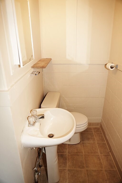 Unit 15 Building (1bed/1bath) - Bath - Seabreeze Apartments