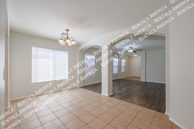 Building Photo - 13421 W Keim Dr