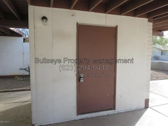 Building Photo - 1901 S Farmer Ave