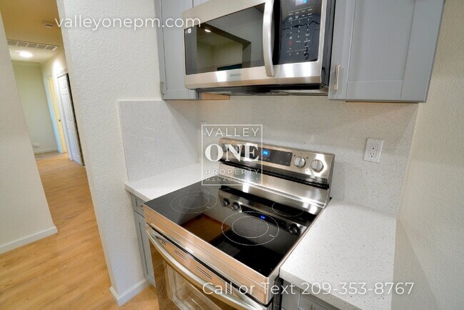 Building Photo - Totally Remodeled Home in Turlock: It's No...