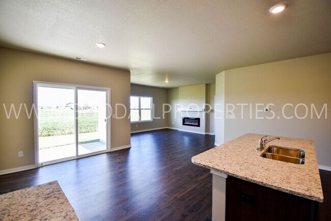 Building Photo - 4 Bed 2 Bath Home in the Waukee School Dis...