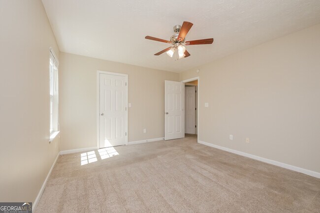 Building Photo - 2703 Holly Berry Dr