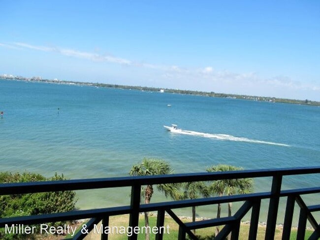 Building Photo - 2 br, 2 bath House - 4717 Dolphin Cay Lane, S