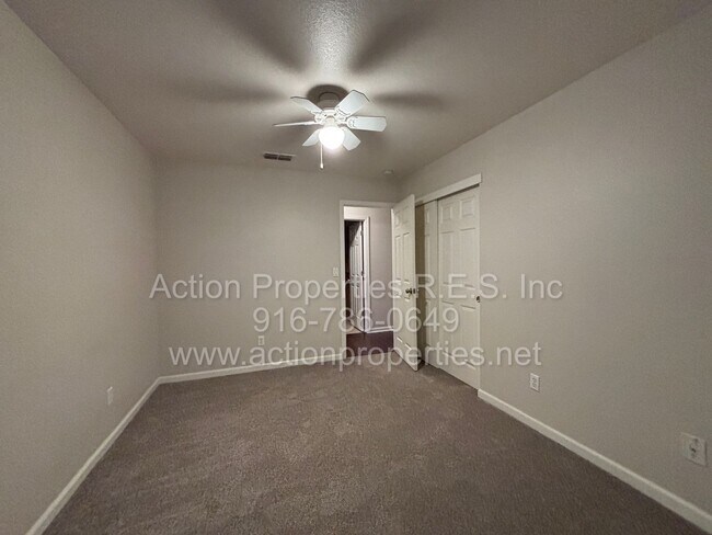 Building Photo - Updated 4 Bed, 2 Bath - 3 Car Garage - New Flooring - Close to Schools, Parks, and Shopping!