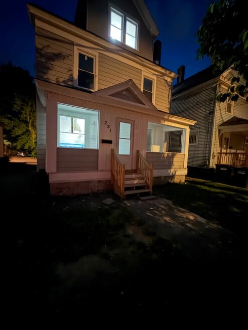 Building Photo - 231 Primrose Ave