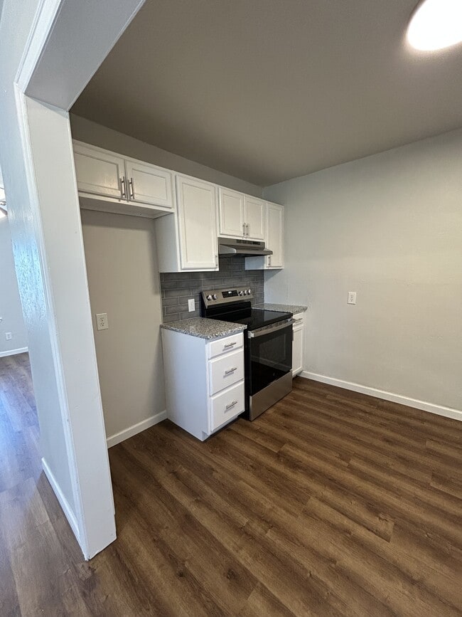 Building Photo - 2317 Doris Ave