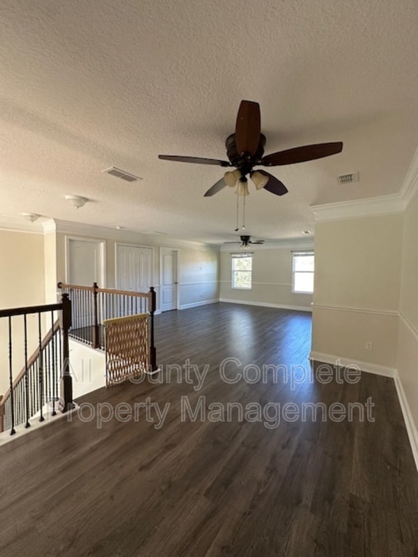 Building Photo - 738 W Kings College Dr