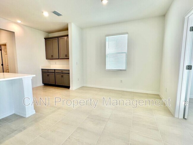 Building Photo - 1192 Happy Frst Lp