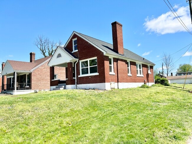 Building Photo - 1453 Olive St