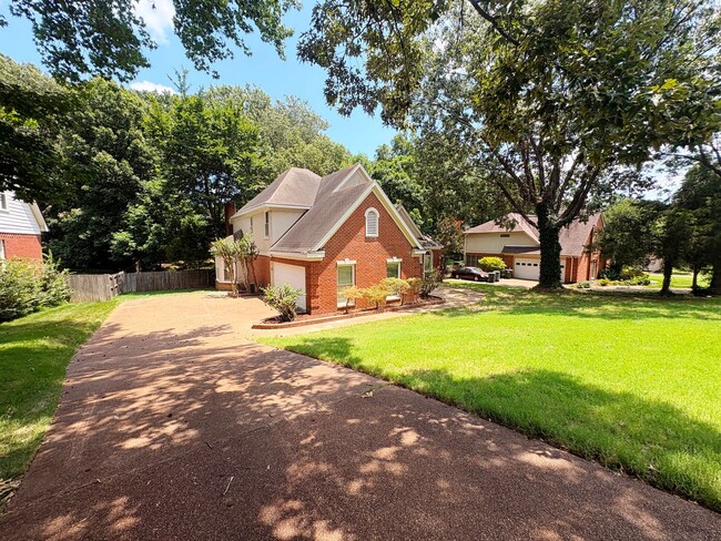 Building Photo - One Of Kind Home In Woodchase Subdivision! Over 3400 Sq Ft! Must have owner's approval on pets, f...