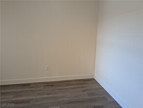 Building Photo - 7255 W Sunset Rd