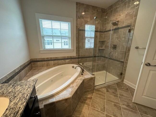 Building Photo - Gorgeous 4-Bed 3.5-Bath Townhouse next to ...
