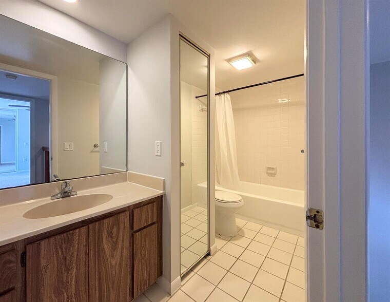 Building Photo - 1402 14th Way