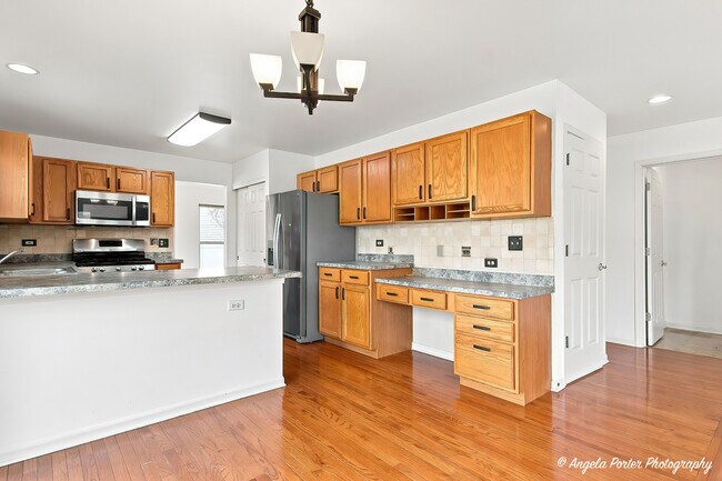 Building Photo - 10570 Wing Pointe Dr