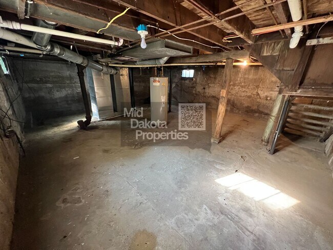 Building Photo - 1200 E 3rd-2 Bedroom house