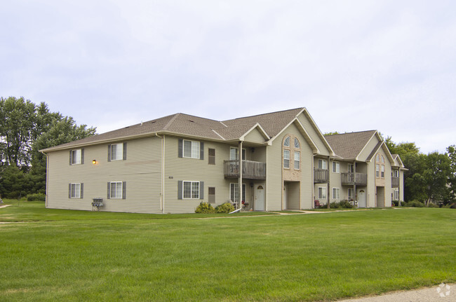 Primary Photo - Deer Run Apartments