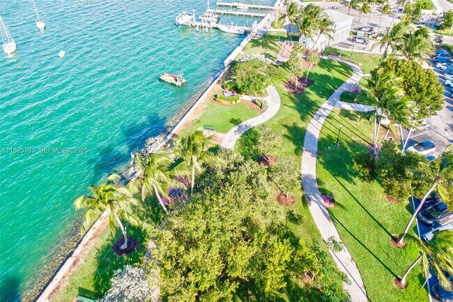 Building Photo - 1701 Sunset Harbour Dr