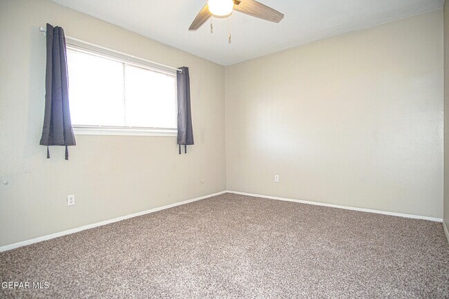 Building Photo - 5125 Round Rock Dr