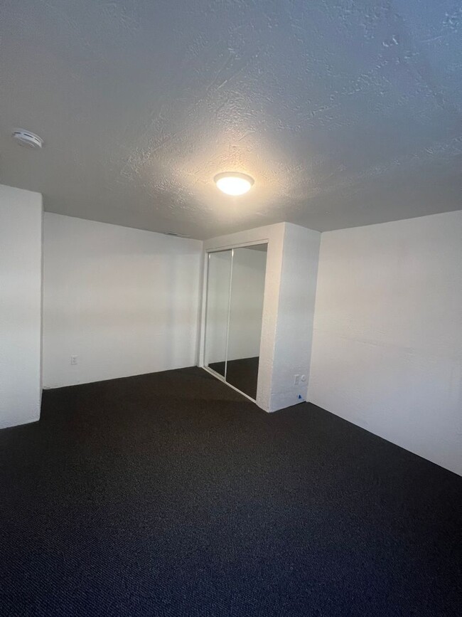 Building Photo - Recently Renovated Provo Home