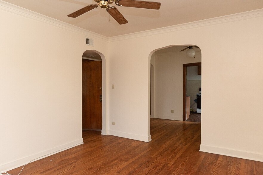 Building Photo - 3617 N Paulina St