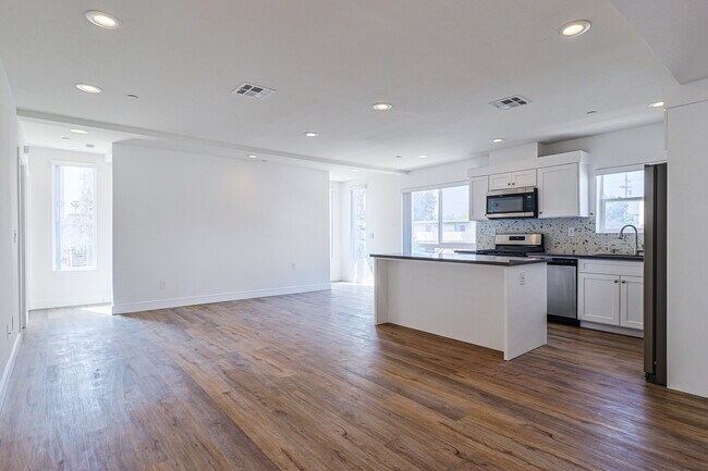 Building Photo - 5932 Lemp Ave