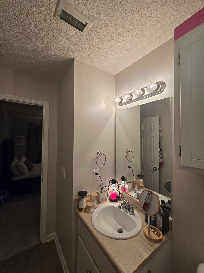 Building Photo - Woodland Park