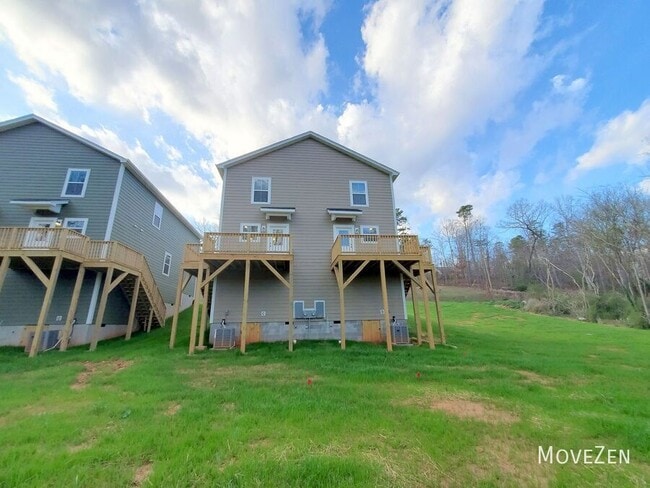 Building Photo - 277 Vanderbilt Rd