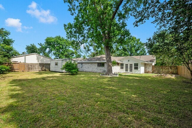 Building Photo - 5514 Chantilly Ln