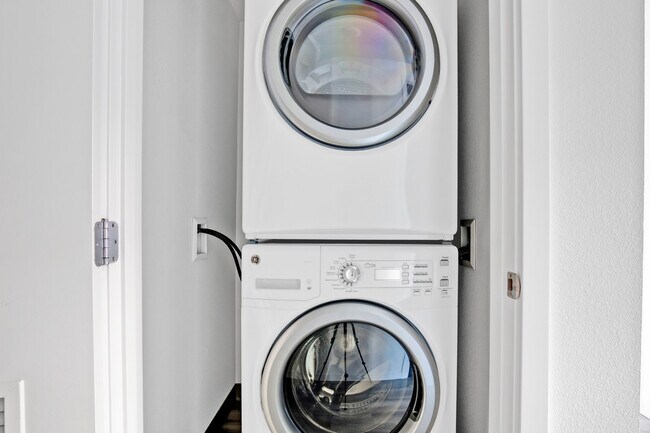 Building Photo - 1530 Belmont Ave