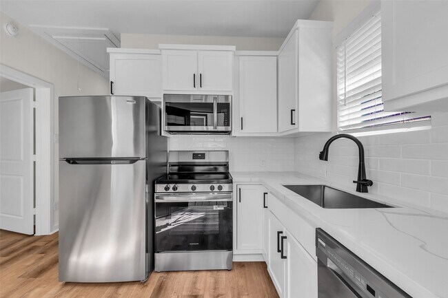 Building Photo - 3440 Bremond St