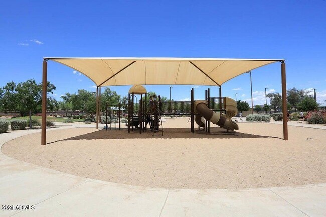 Building Photo - 7931 W Rose Garden Ln