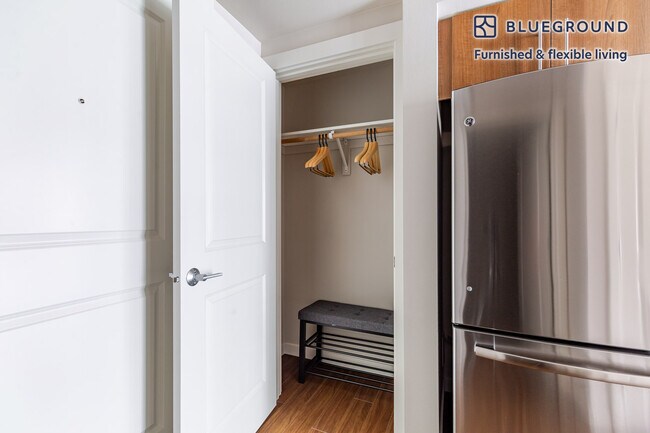 Building Photo - 10333 Main St