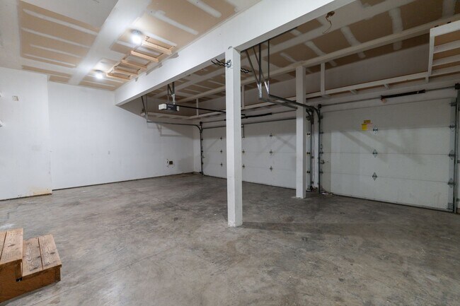 Building Photo - 16130 SW Loon Dr