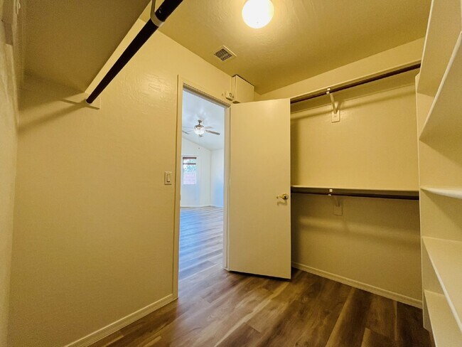 Building Photo - "Charming 3-Bedroom Oasis with 2 Full Baths in Buckeye - 1574 Sq Ft of Comfort!"