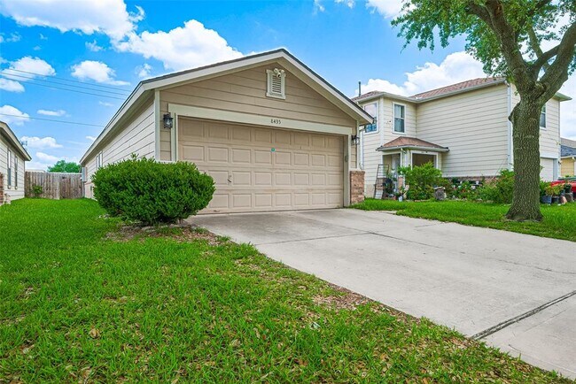 Building Photo - 8435 Westknoll Ln