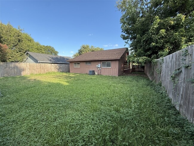 Building Photo - 9811 Mill Shadow Dr