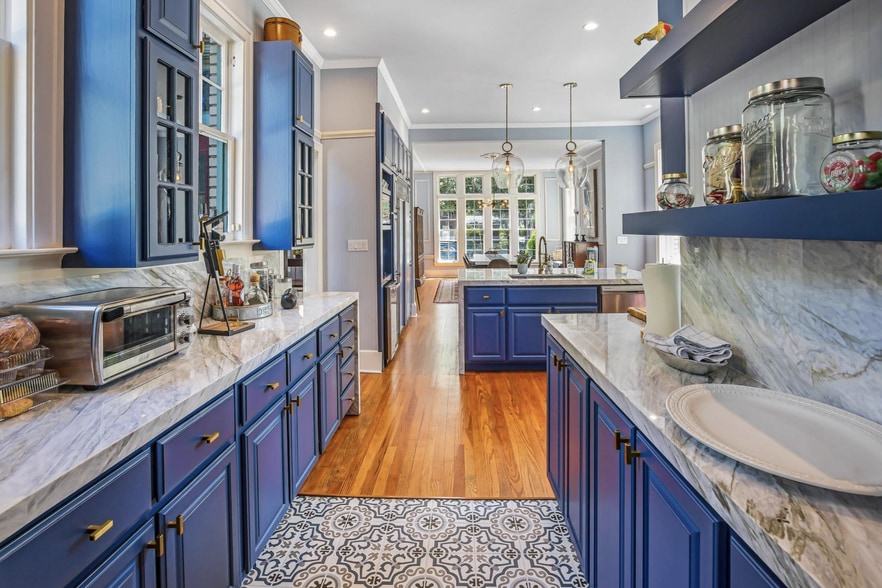 Building Photo - 624 E Victory Dr