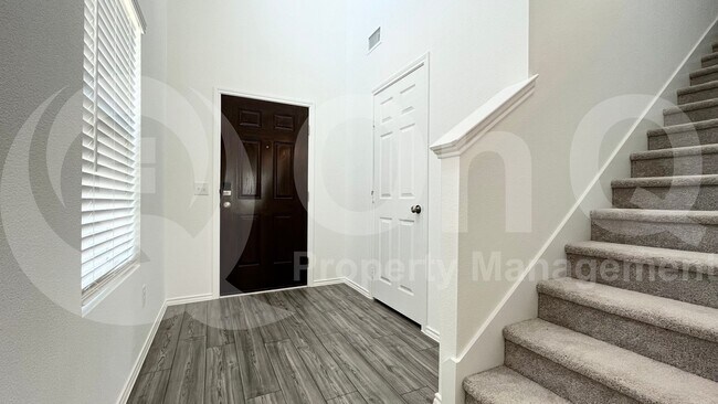 Building Photo - 812 Poppy Cv Ln