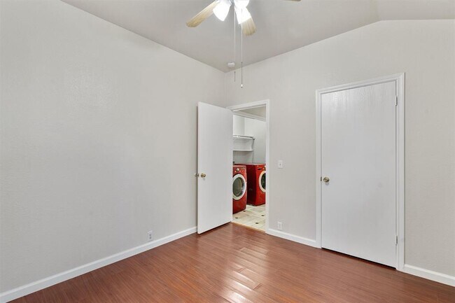 Building Photo - 902 Rocking Spur Cove