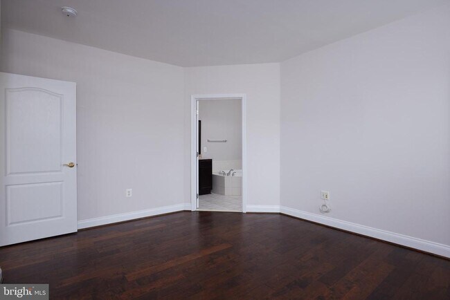 Building Photo - 300 King Farm Blvd