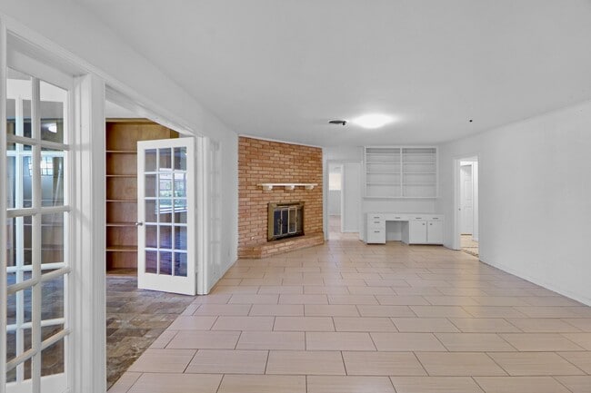 Building Photo - 5554 Beechnut St