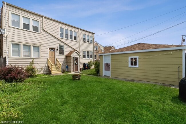 Building Photo - 5321 W Cornelia Ave