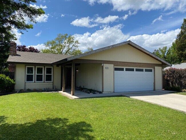 Building Photo - 2720 Summerfield Dr