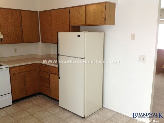 Building Photo - Spacious 2 Bed 2 Bath Magna Duplex With Pr...