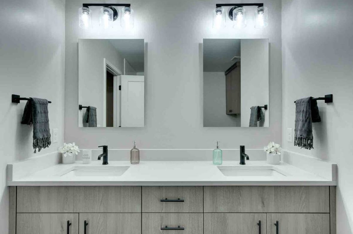 His & Hers Master Bath - 1013 Park Ave