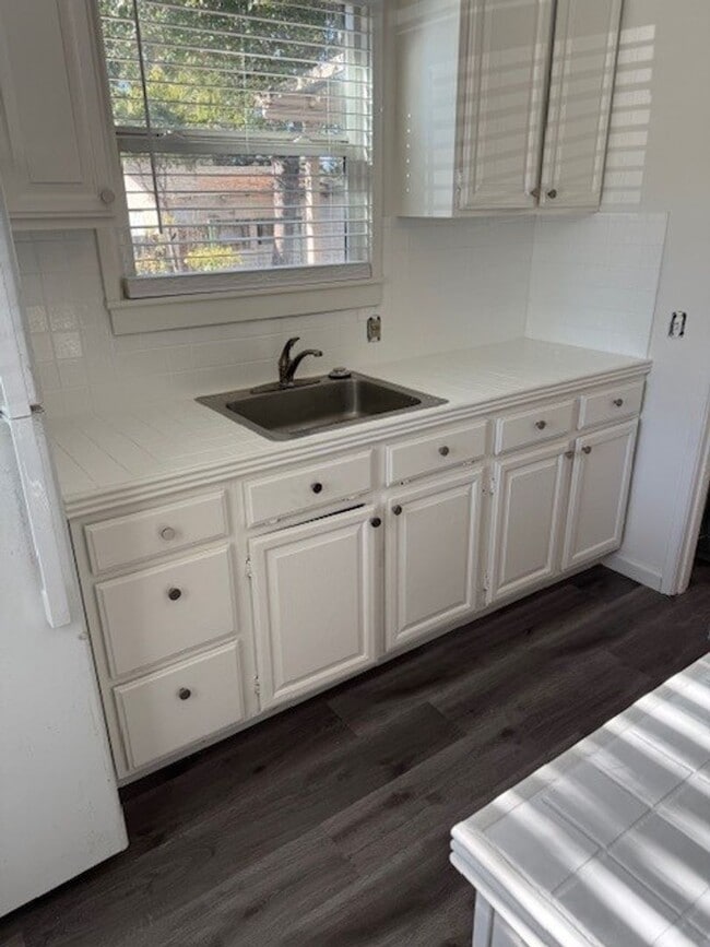 Building Photo - Burlingame Charming One-Bedroom Home